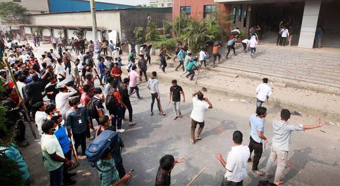 শিক্ষক-শিক্ষার্থীদের নানা আন্দোলনে মারাত্মকভাবে ব্যাহত হচ্ছে শিক্ষাক্রম