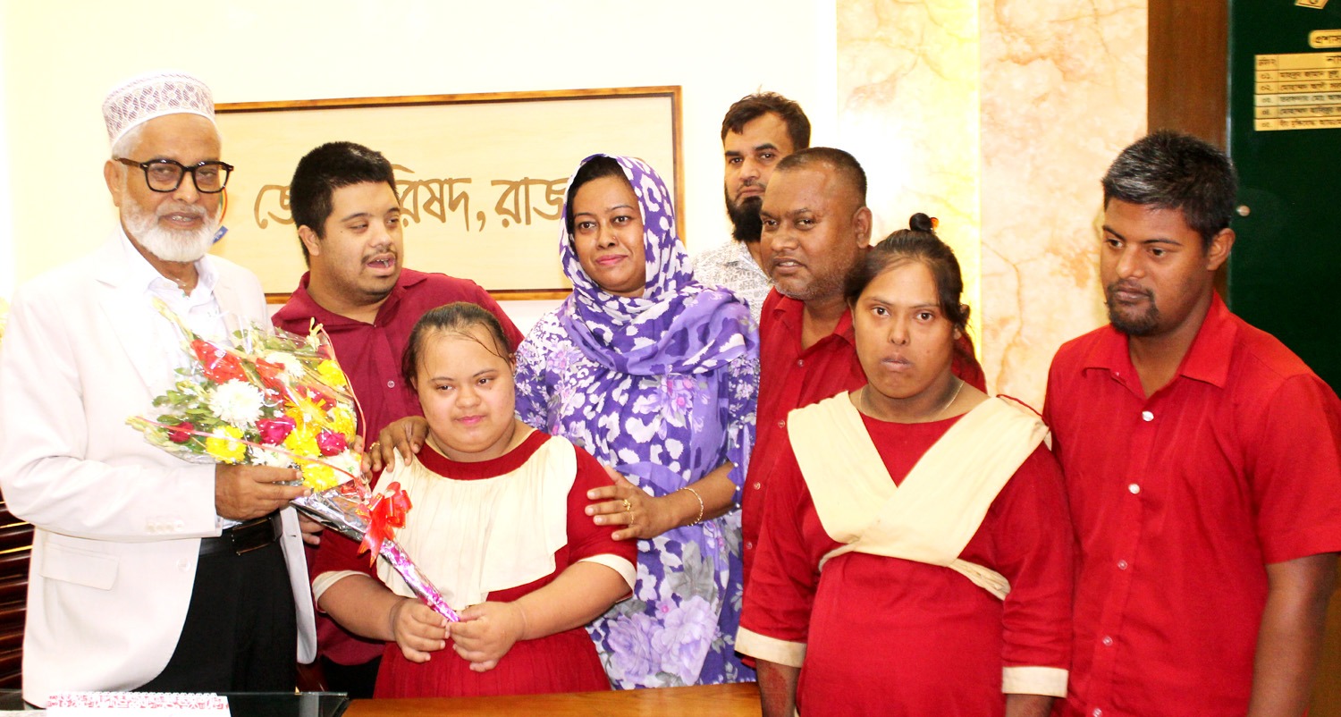 জেলা পরিষদ প্রশাসককে অভিনন্দন জানিয়েছে অটিস্টিক শিক্ষার্থীরা