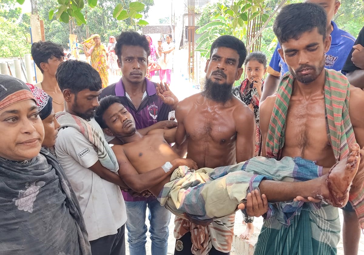 নগরীতে পূর্ব শত্রুতার জেরে যুবকের ওপর সন্ত্রাসী হামলা, ঢাকায় স্থানান্তর